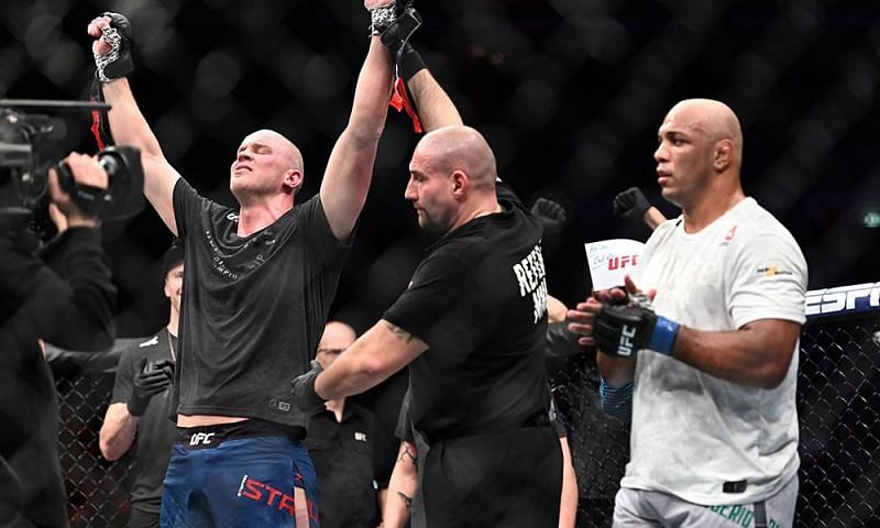 Stefan Struve appeared to retire after his win over Marcos Rogerio De Lima