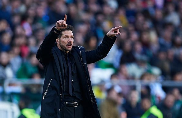 Simeone giving instructions during Atletico&#039;s defeat by Betis last weekend