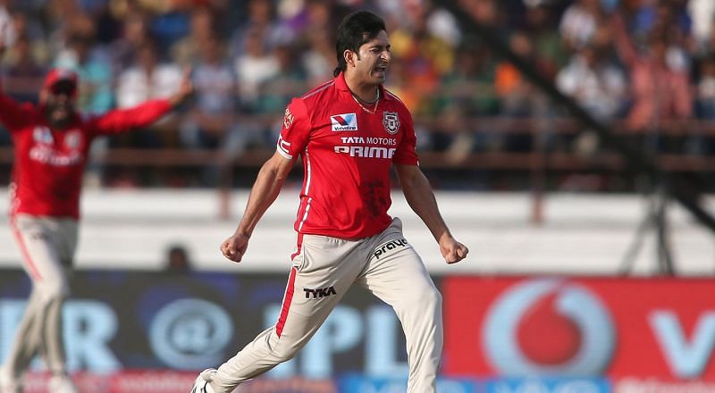 Mohit Sharma&#039;s 3-wicket haul helped Kings XI Punjab win the match comprehensively