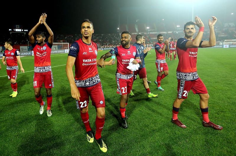 Jamshedpur players applauding crowd after their win (Image Courtesy: ISL)