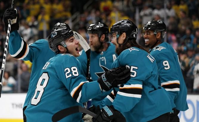 Pavelski's 31st goal helps Sharks top Canucks 3-2