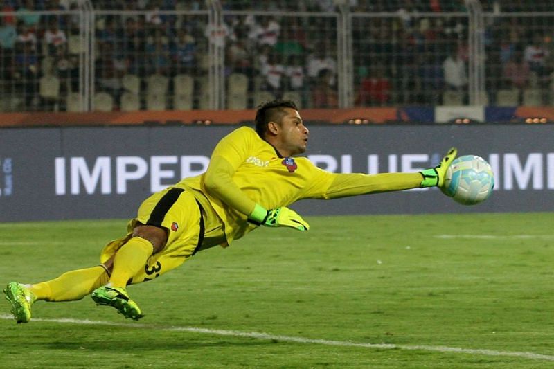 Naveen Kumar making a save for FC Goa (Image Courtesy: ISL)