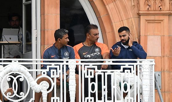 Ravi shastri discussing with Indian batting coach Sanjay Bangar and captain Virat Kohli