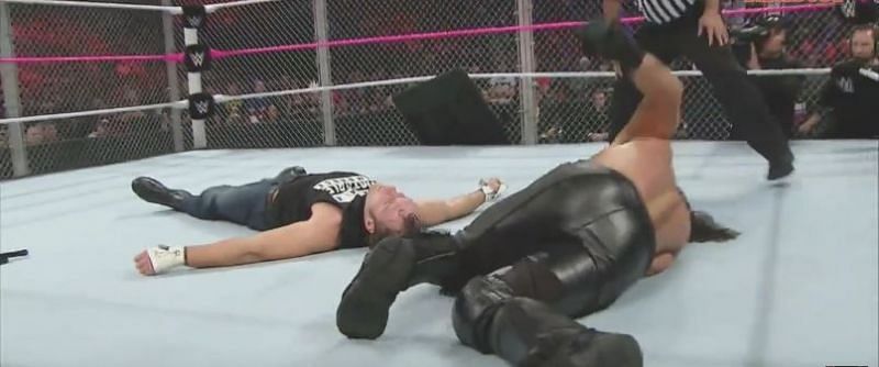 Ambrose kicked out of the Curb-Stomp at Hell in a Cell 2014.