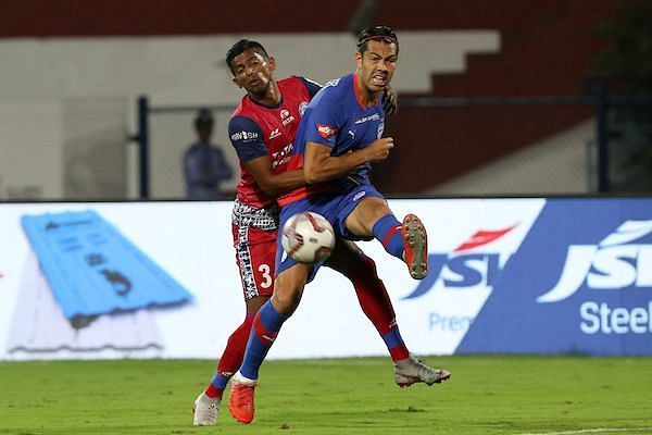 Raju Gaikwad (left) of Jamshedpur FC involved in a tussle for possession with Bengaluru FC&#039;s Miku
