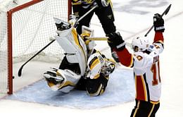 Flames snap 4-game skid, beating Penguins 5-4