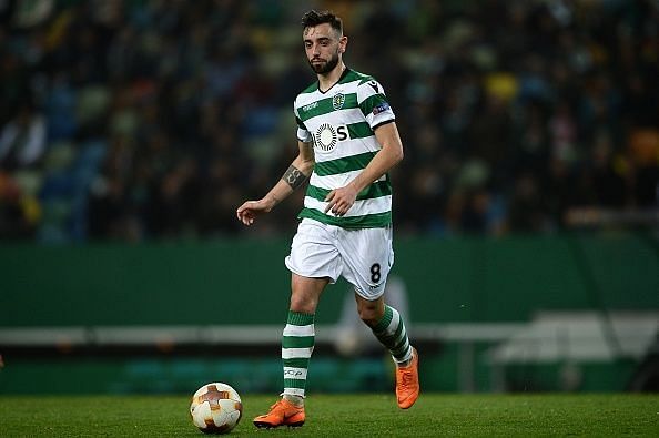 Fernandes playing for Sporting Lisbon