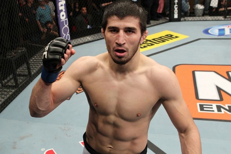 The underrated Rustam Khabilov faces Diego Ferreira on the prelims