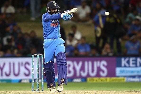 Mumbai Indians take a slight dig at Dinesh Karthik after the Hamilton loss