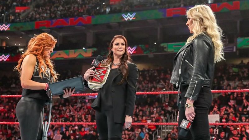 Charlotte Flair will face Becky Lynch at Fastlane.