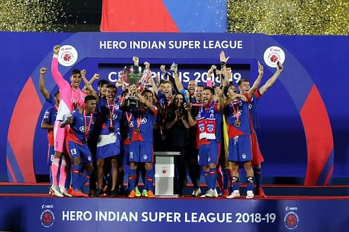 Bengaluru players with the trophy