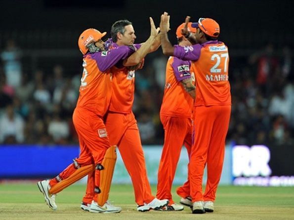 Brad Hodge had the best bowling figures for a Kochi Tuskers Kerala bowler