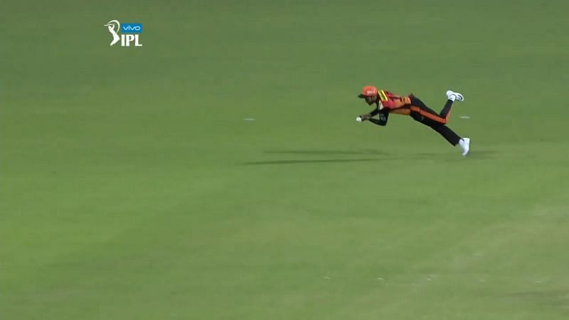 Manish Pandey takes a stunner
