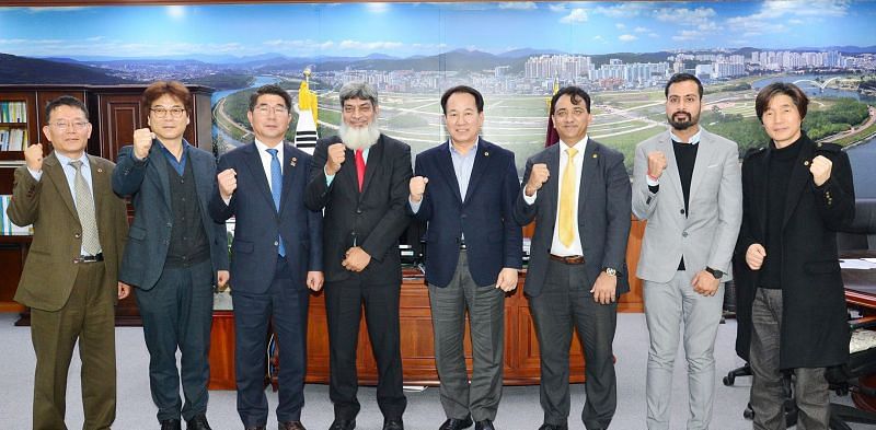 Chairman Mr. Khalil Ahmed Khan and Rapporteur Mr. Shammi Rana with Chairman of Ulsan Metropolitan City Mr. Hwang Se-Young