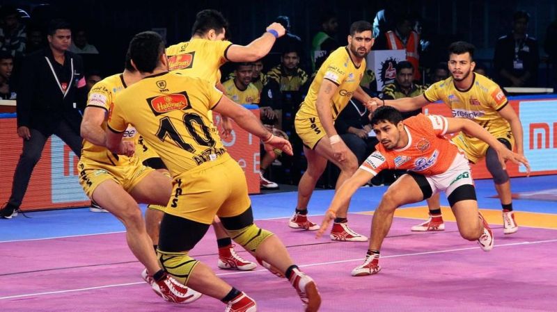 Vishal Bhardwaj (left corner) Image courtesy: prokabaddi.com