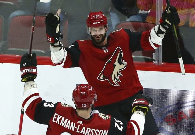 Richardson scores 4 goals in Coyotes' 5-2 win over Canucks