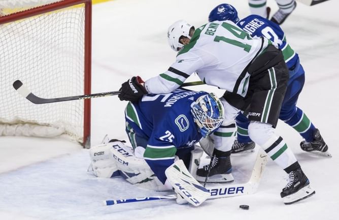 Granlund scores shootout winner as Canucks down Stars 3-2