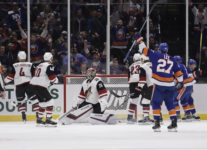 Eberle, Nelson back Lehner as Islanders beat Coyotes 2-0