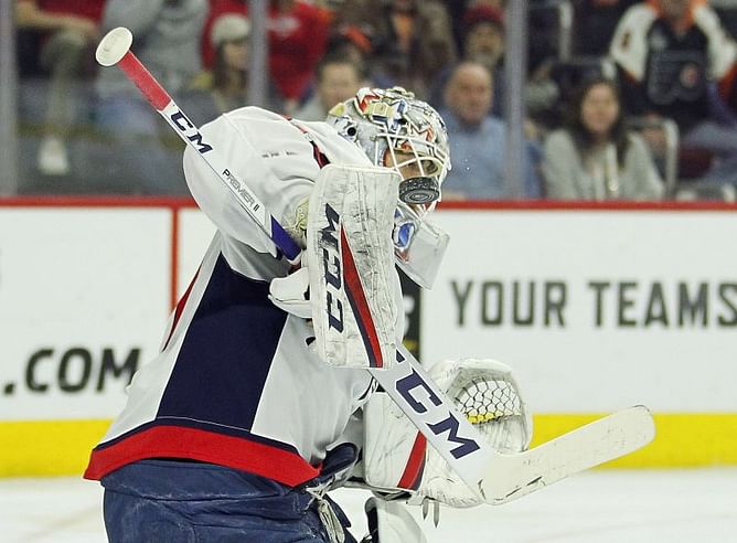 Holtby gets 250th win, Capitals beat Flyers 5-3