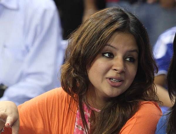 Watch: Sakshi Dhoni gets pranked by Mohit Sharma's silly joke
