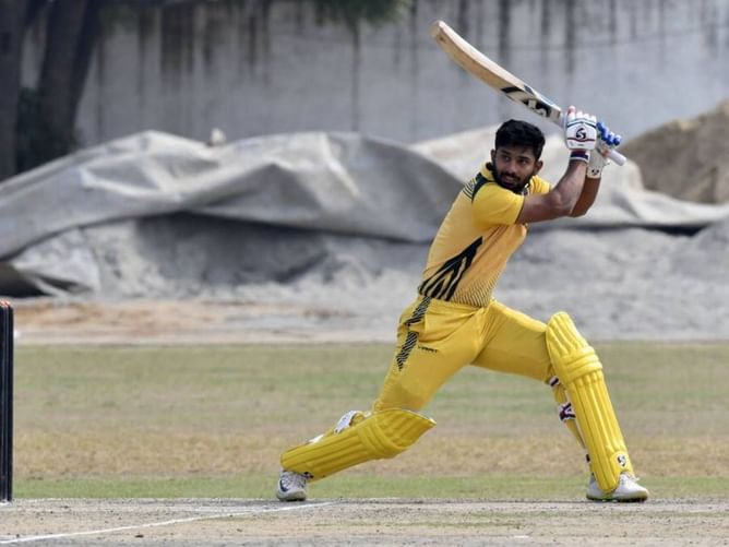 Watch: Rahul Tripathi pulls off an amazing catch in a Syed Mushtaq Ali Trophy game