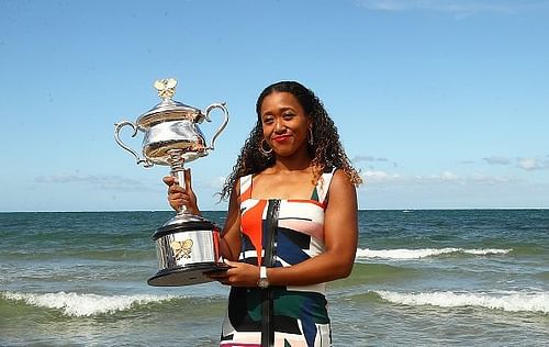 Naomi Osaka with the Australian Open trophy