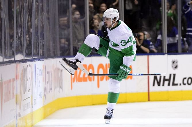 Matthews scores 2 in 3rd period, Maple Leafs beat Flyers 7-6
