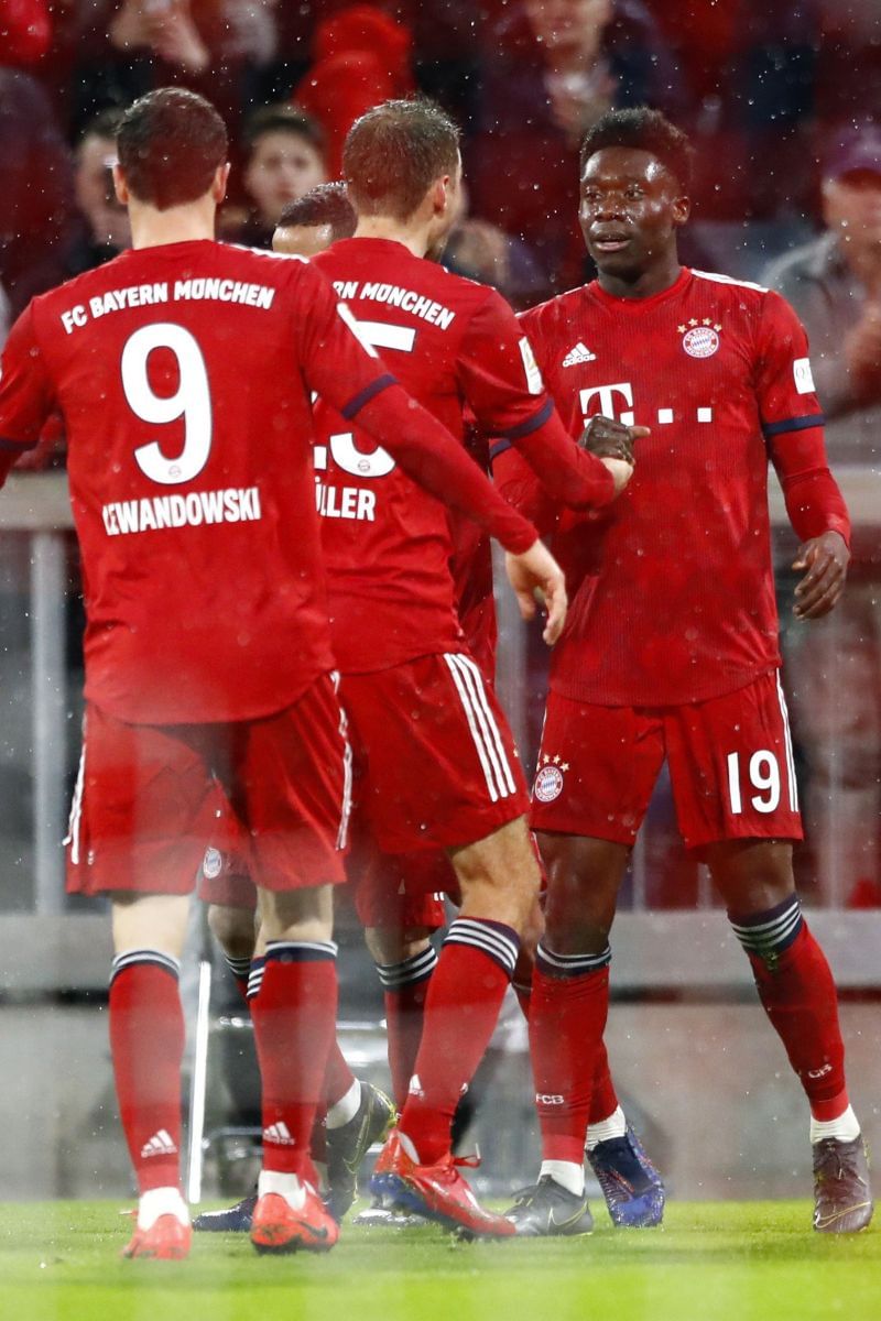 Canadian teen Alphonso Davies scores his 1st goal for Bayern