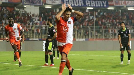 Edu Bedia in action against Delhi Dynamos