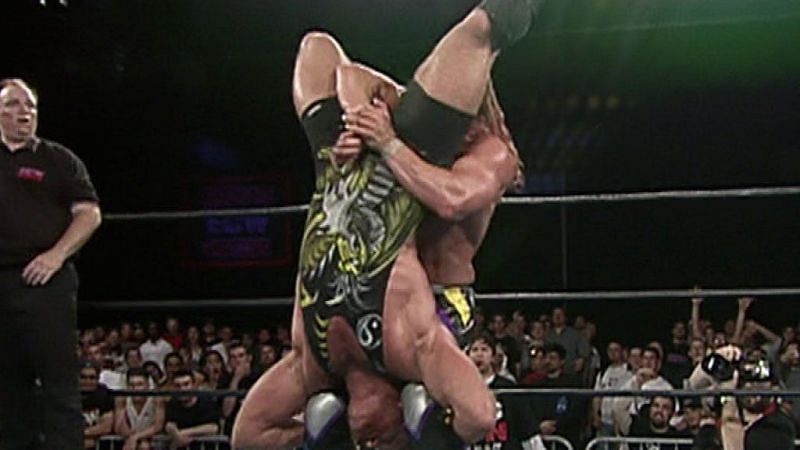 Rob Van Dam in the clutches of Jerry Lynn&#039;s cradle piledriver finisher.