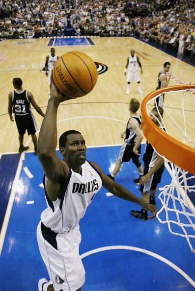 Michael Finley dunks the ball against San Antonio Spurs