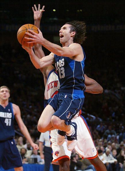 Steve Nash in action in Mavericks jersey