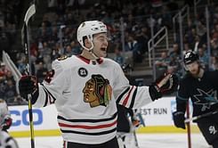 DeBrincat's 2 goals lead Blackhawks past Sharks 5-4