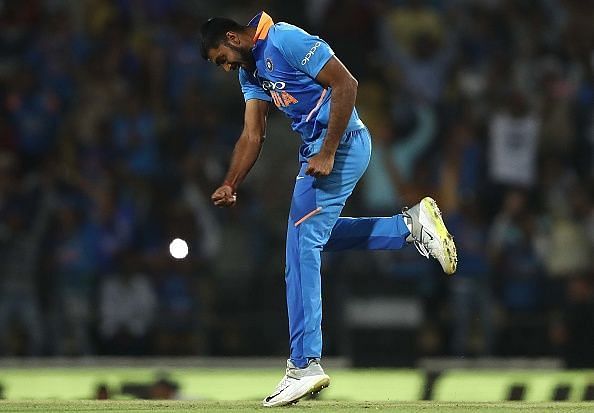 Can Vijay Shankar provide a quota of 7-8 overs if demanded?