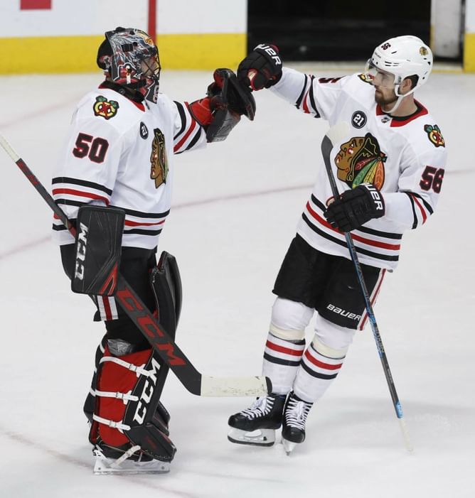 DeBrincat helps Blackhawks beat Stars 2-1