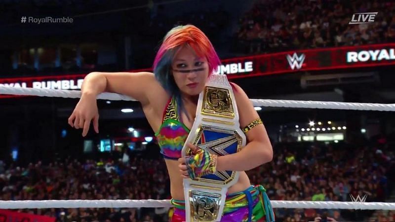 Asuka with the Smackdown women&#039;s title