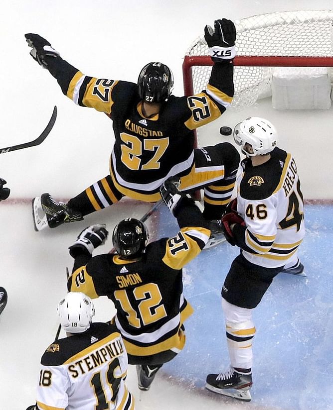 Penguins end Bruins' 19-game point streak with 4-2 win