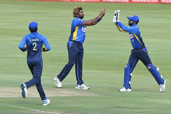 Srilankan&#039;s celebrate du plessis wicket