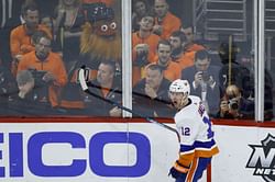Bailey powers Islanders past Flyers 4-2