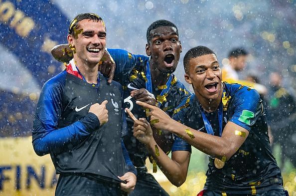 Paul Pogba and Antoine Griezmann lifting the World cup with France