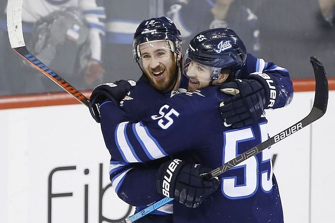 Hayes scores 1st goal with Jets in 5-3 win over Predators