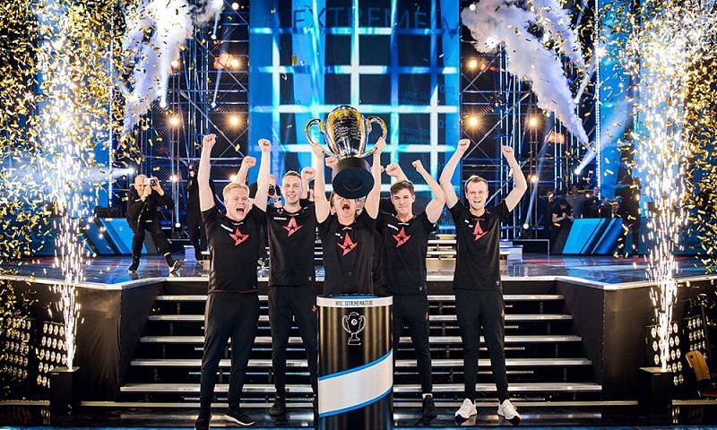 Astralis hoisting the trophy at the Spodek Arena