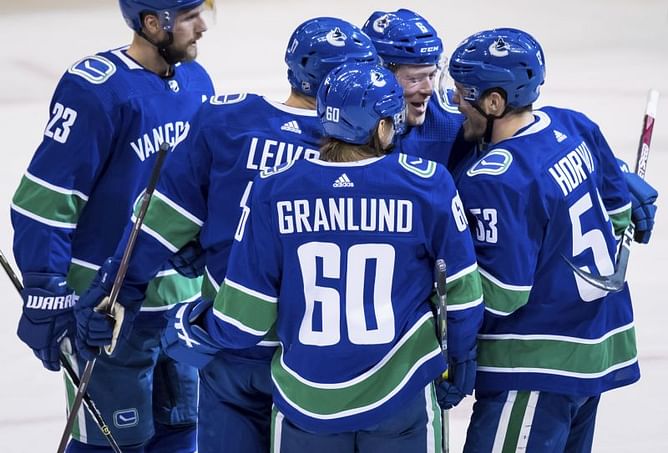 Motte scores 2 as Canucks beat Rangers 4-1