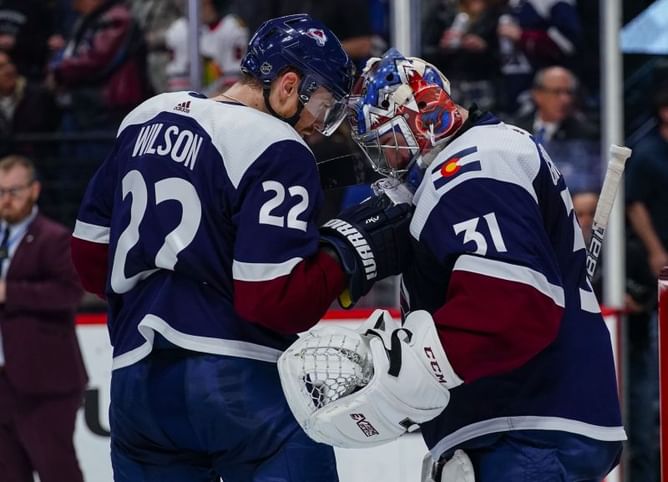 Wilson breaks out of scoring funk, Avs beat Blackhawks 4-2