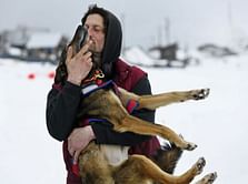 French musher was leading Iditarod, but then his dogs quit