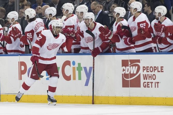 Athanasiou scores twice, Red Wings top Rangers 3-2