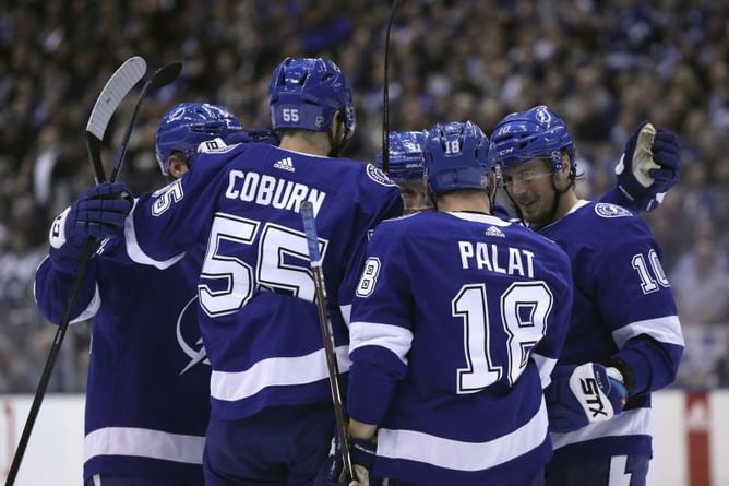 Johnson, Paquette lead Lightning past Maple Leafs 6-2