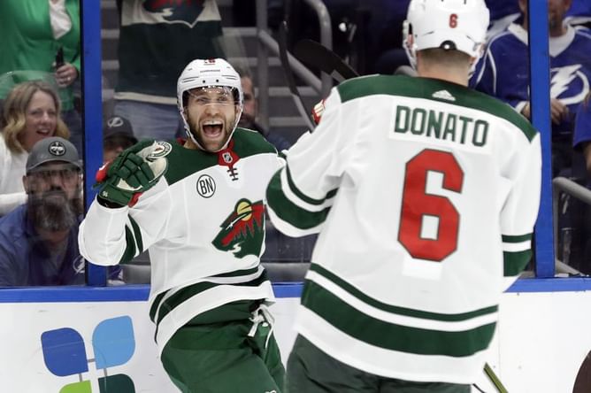 Zucker, Dubnyk lead Wild past Lightning 3-0
