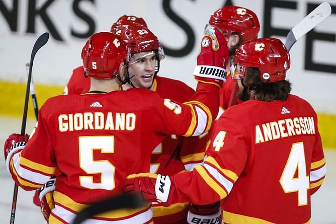 Monahan scores twice, lead Flames over Ducks 6-1