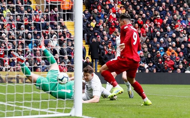 Premier League 2018/19: Liverpool beat Burnley to keep pace with Manchester City